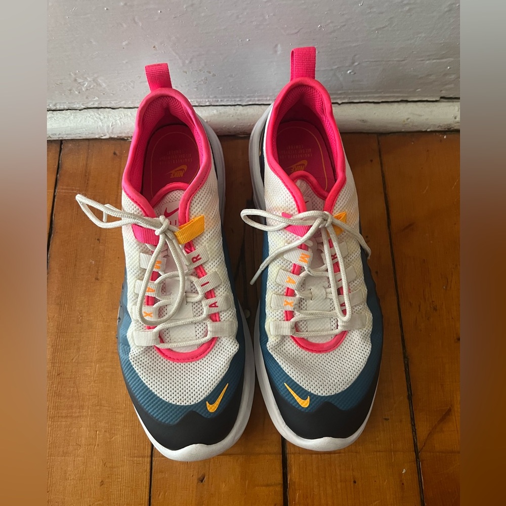 Nike Air Max women’s size 8 lightly worn